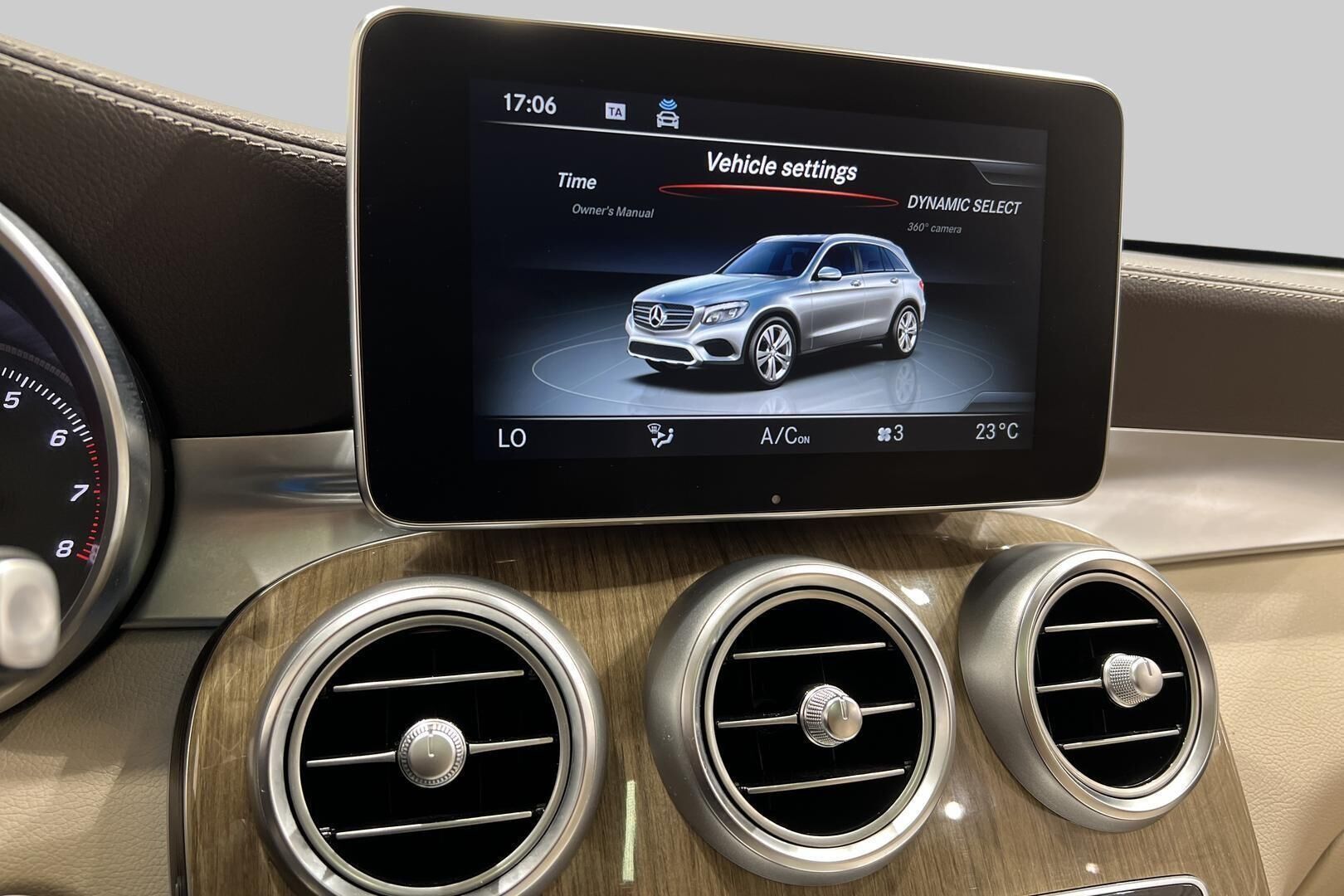 Mercedes-Benz GLC iso kuva 16