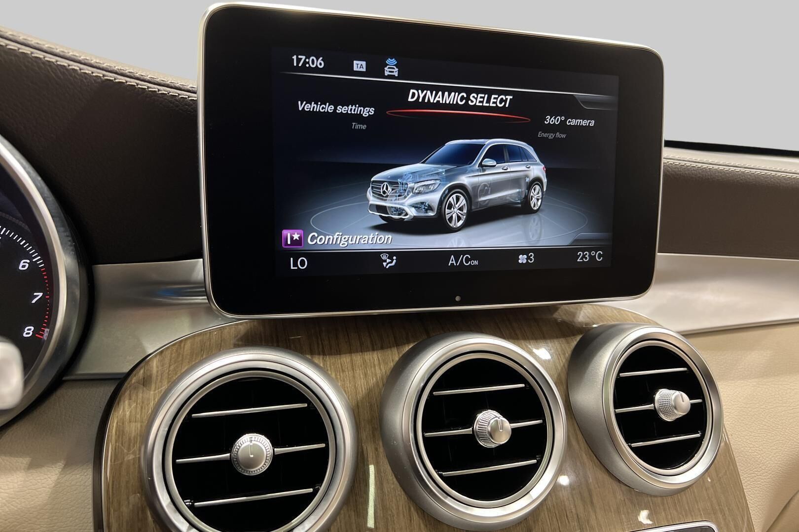 Mercedes-Benz GLC iso kuva 17