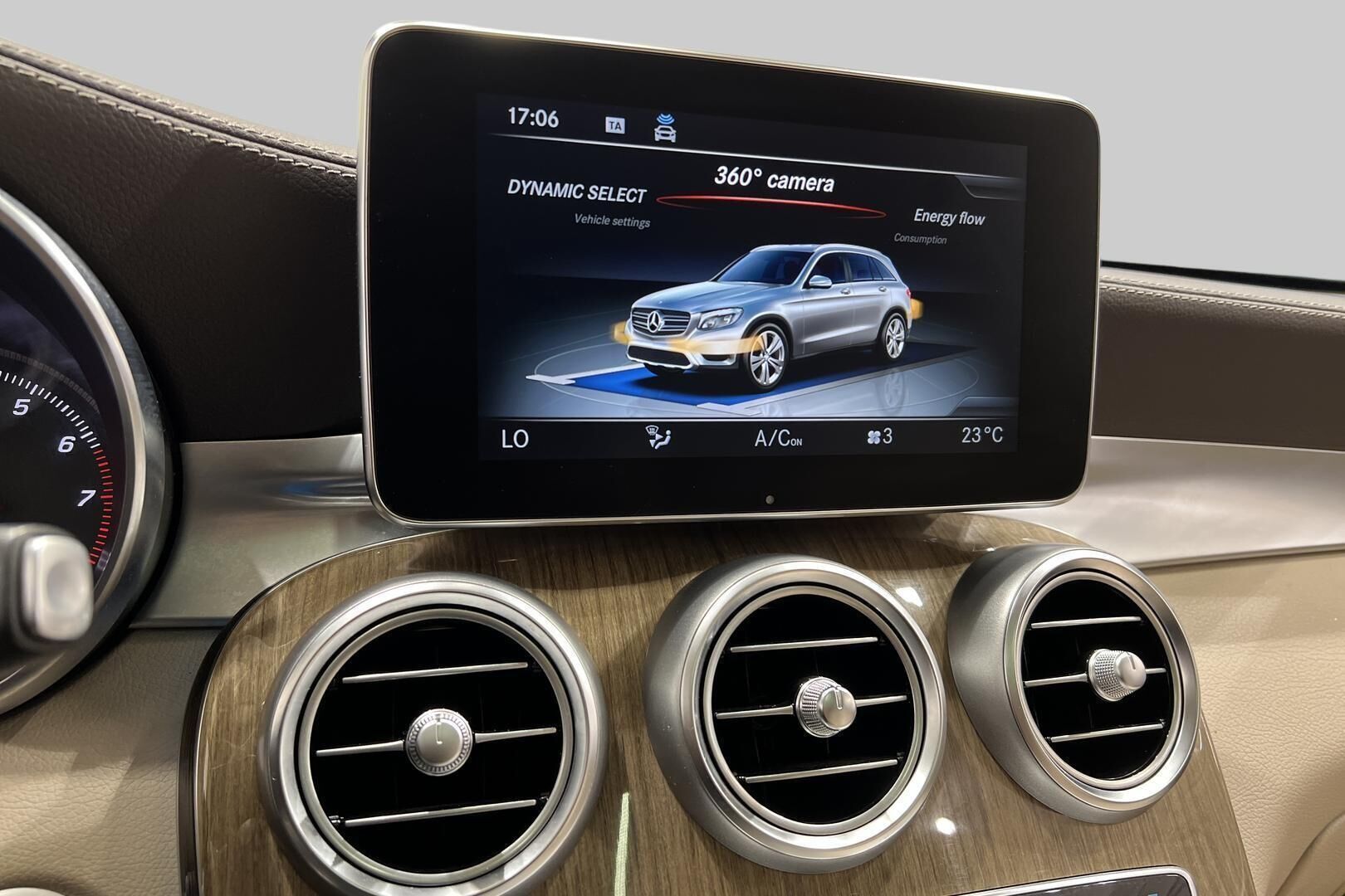 Mercedes-Benz GLC iso kuva 18