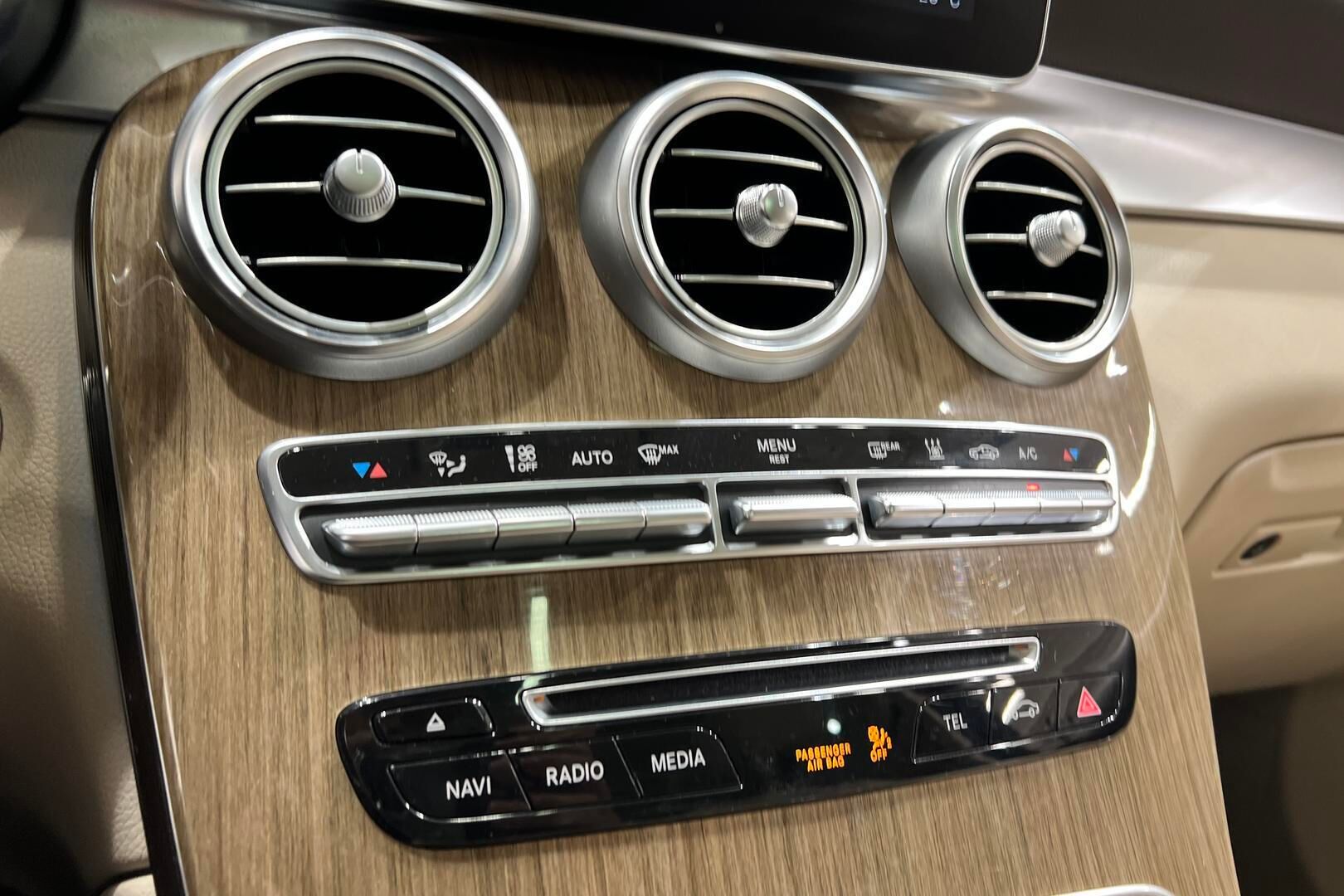 Mercedes-Benz GLC iso kuva 26