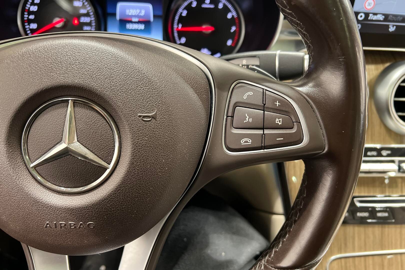 Mercedes-Benz GLC iso kuva 31