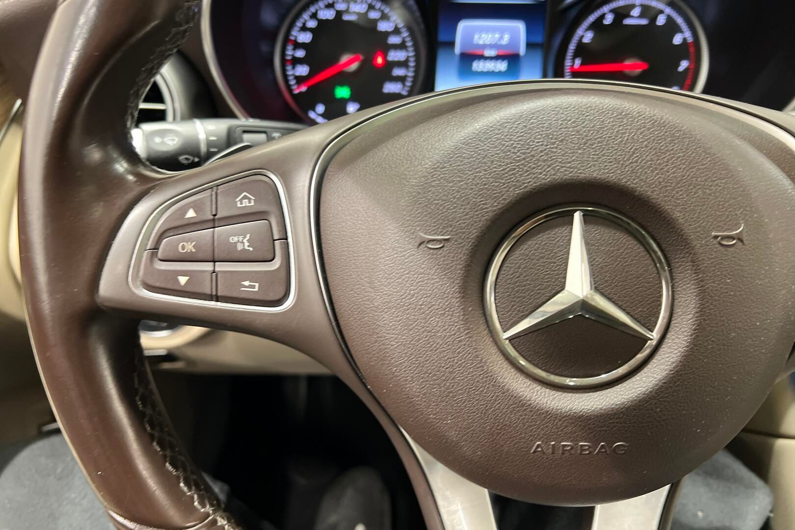 Mercedes-Benz GLC iso kuva 32