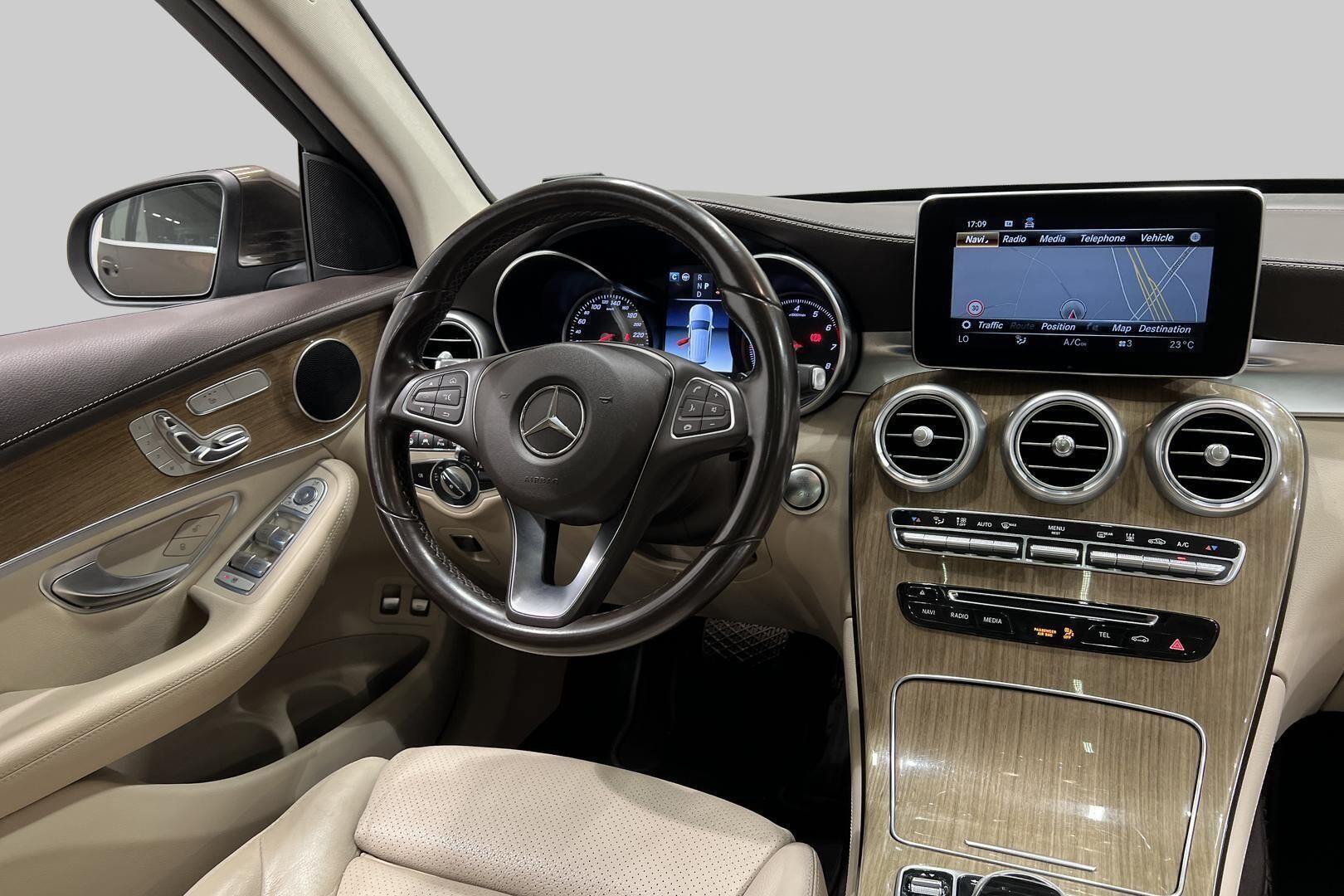 Mercedes-Benz GLC iso kuva 38