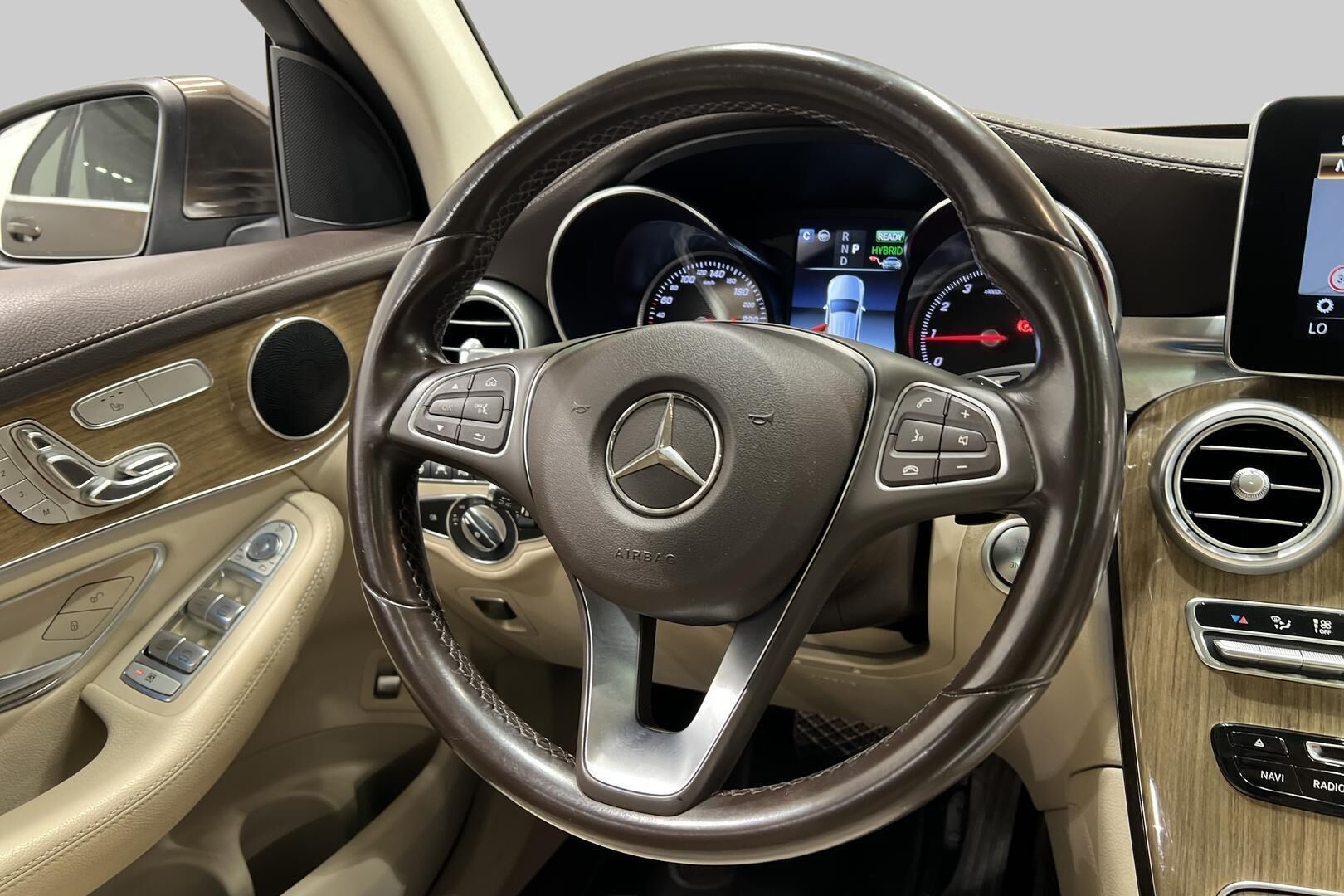 Mercedes-Benz GLC iso kuva 40