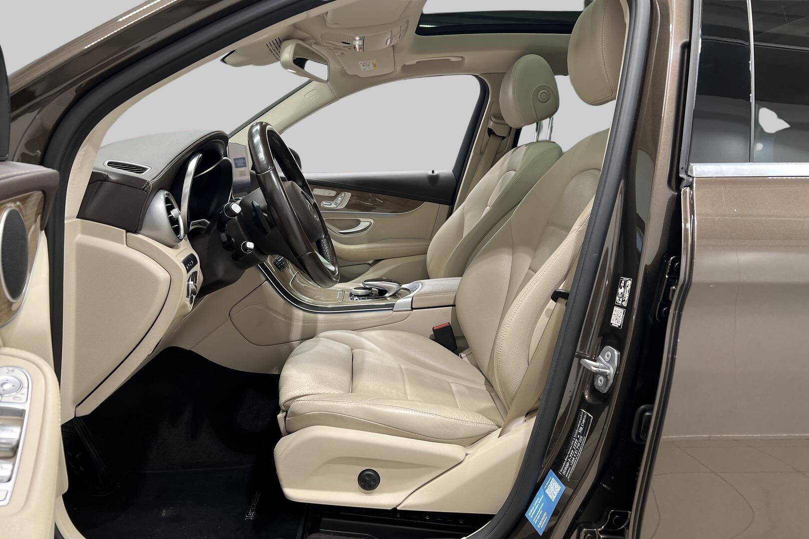 Mercedes-Benz GLC iso kuva 9