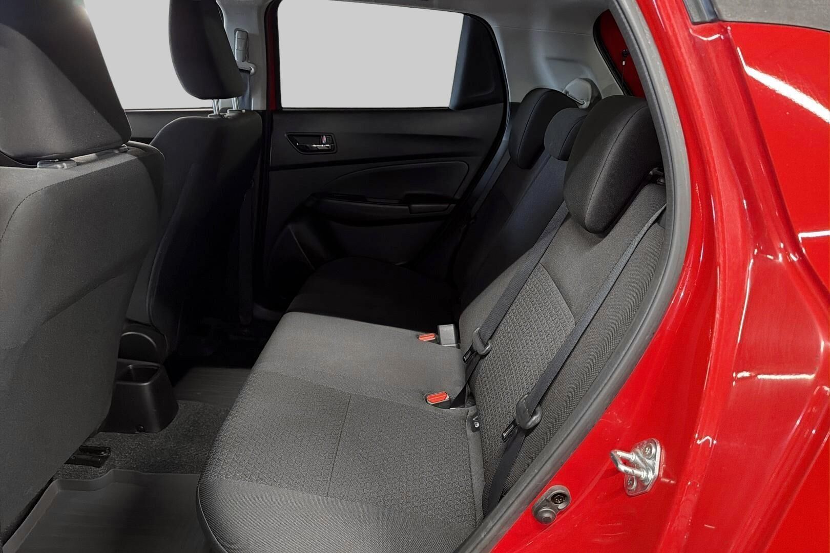 Suzuki Swift iso kuva 10