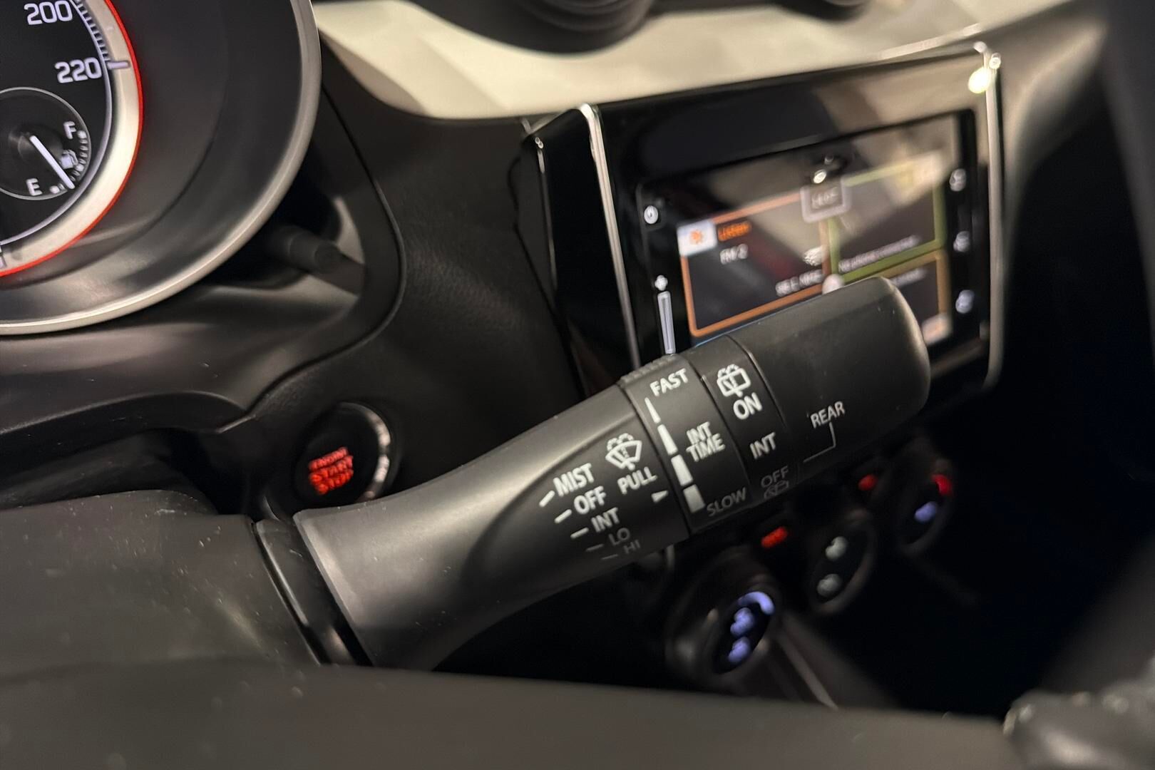 Suzuki Swift iso kuva 18