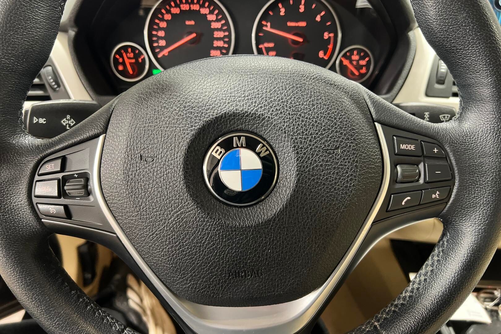 BMW 3-sarja iso kuva 16