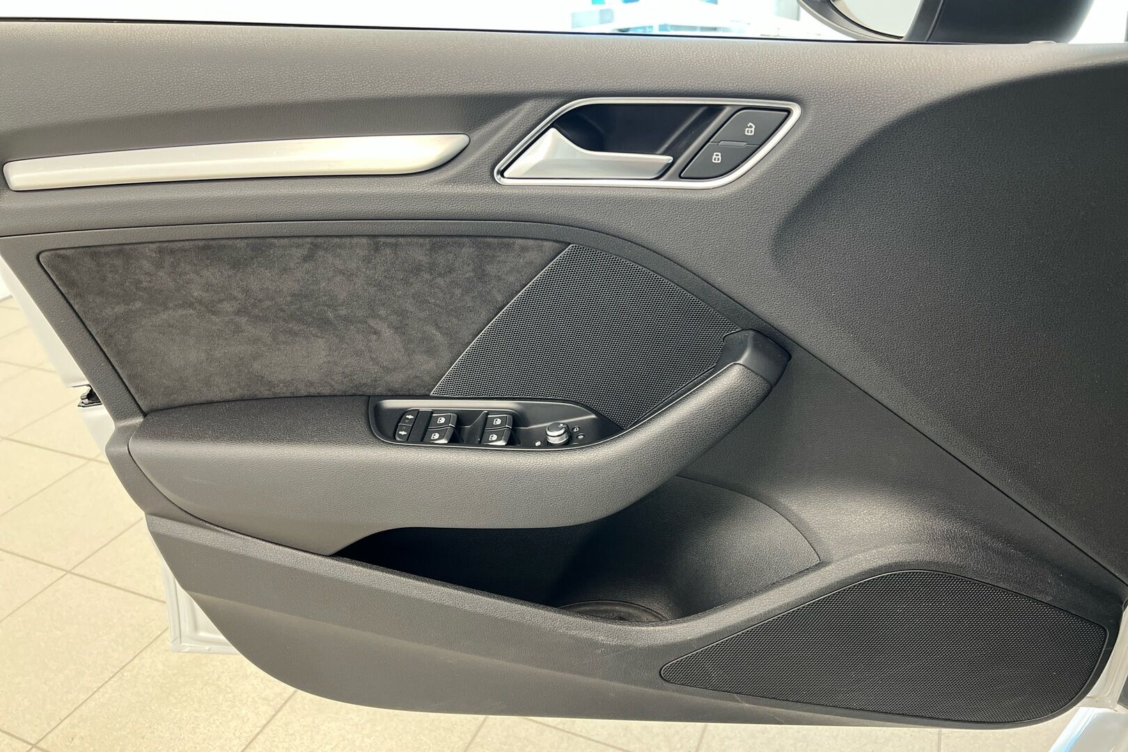 Audi S3 iso kuva 19