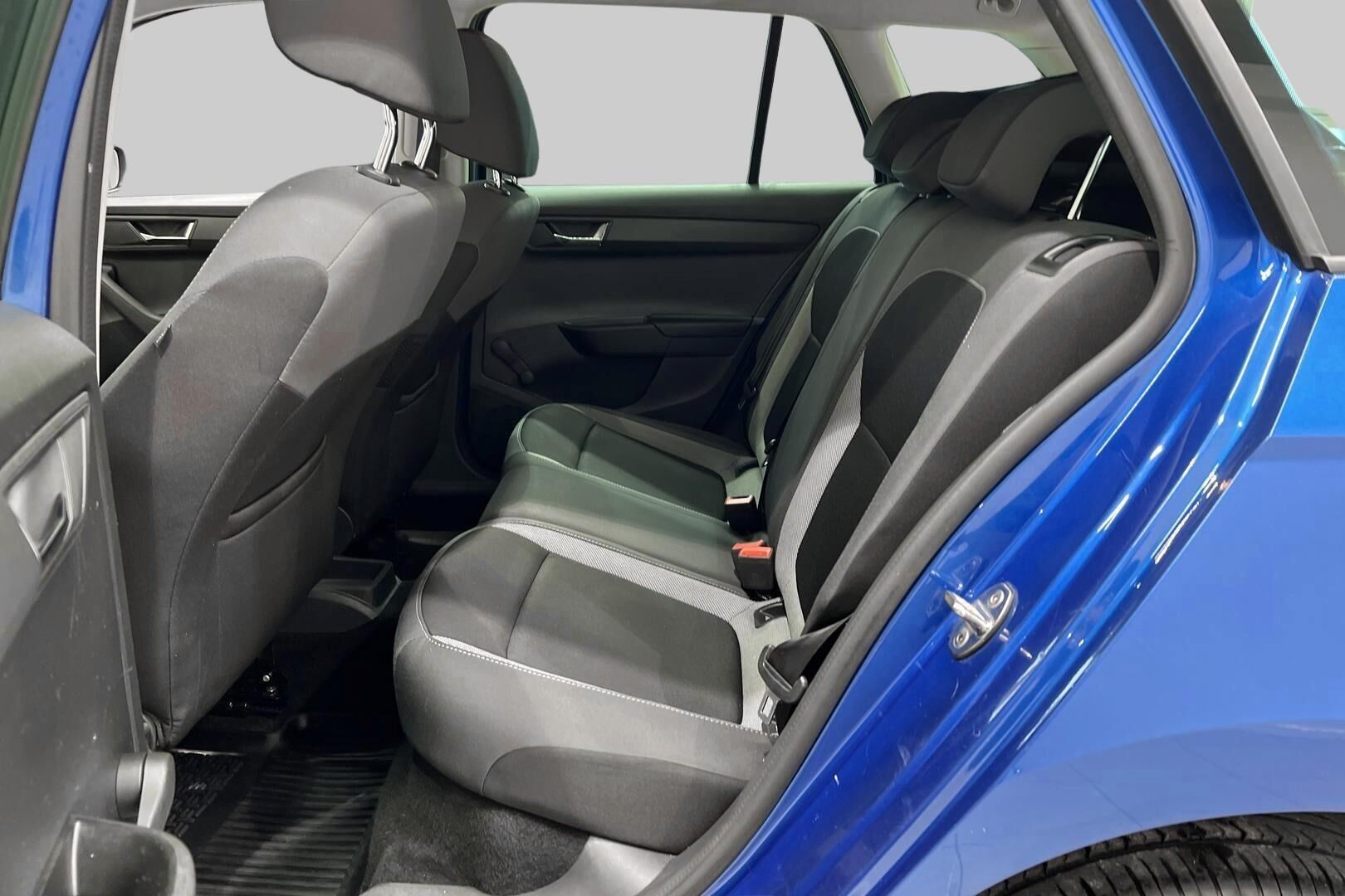 Skoda Fabia iso kuva 10