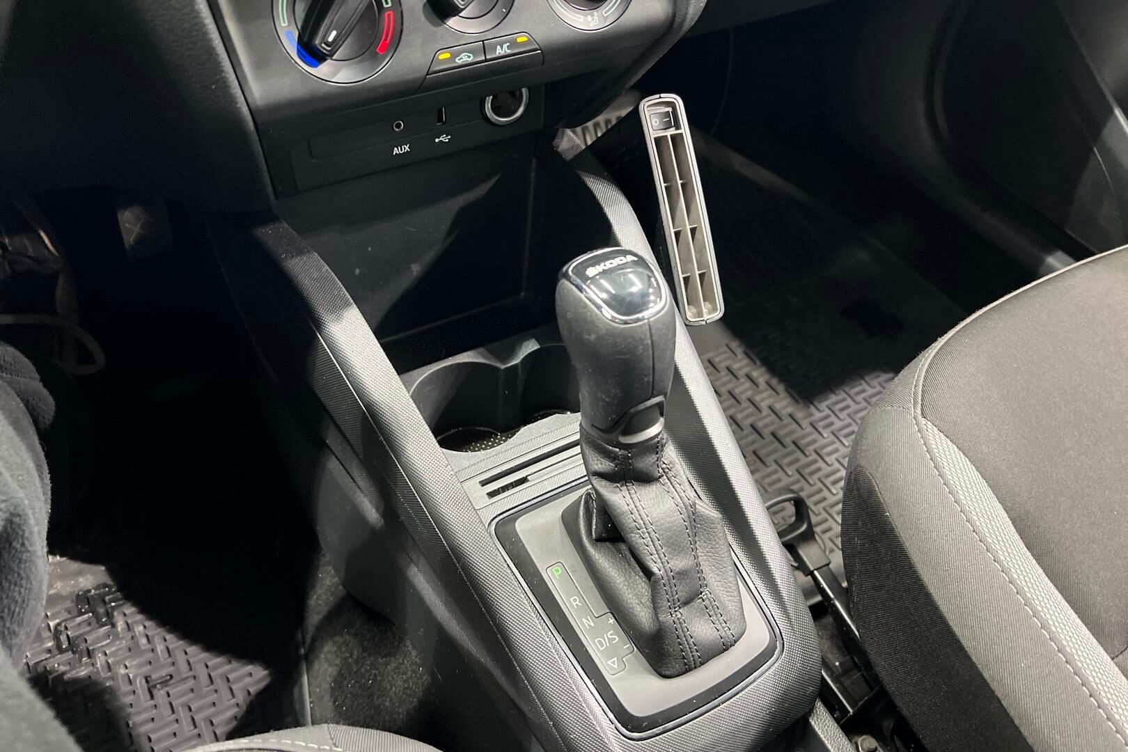 Skoda Fabia iso kuva 18