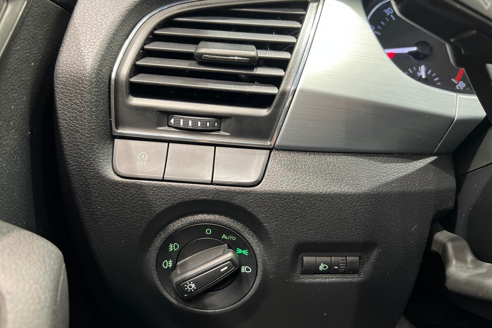 Skoda Fabia iso kuva 21