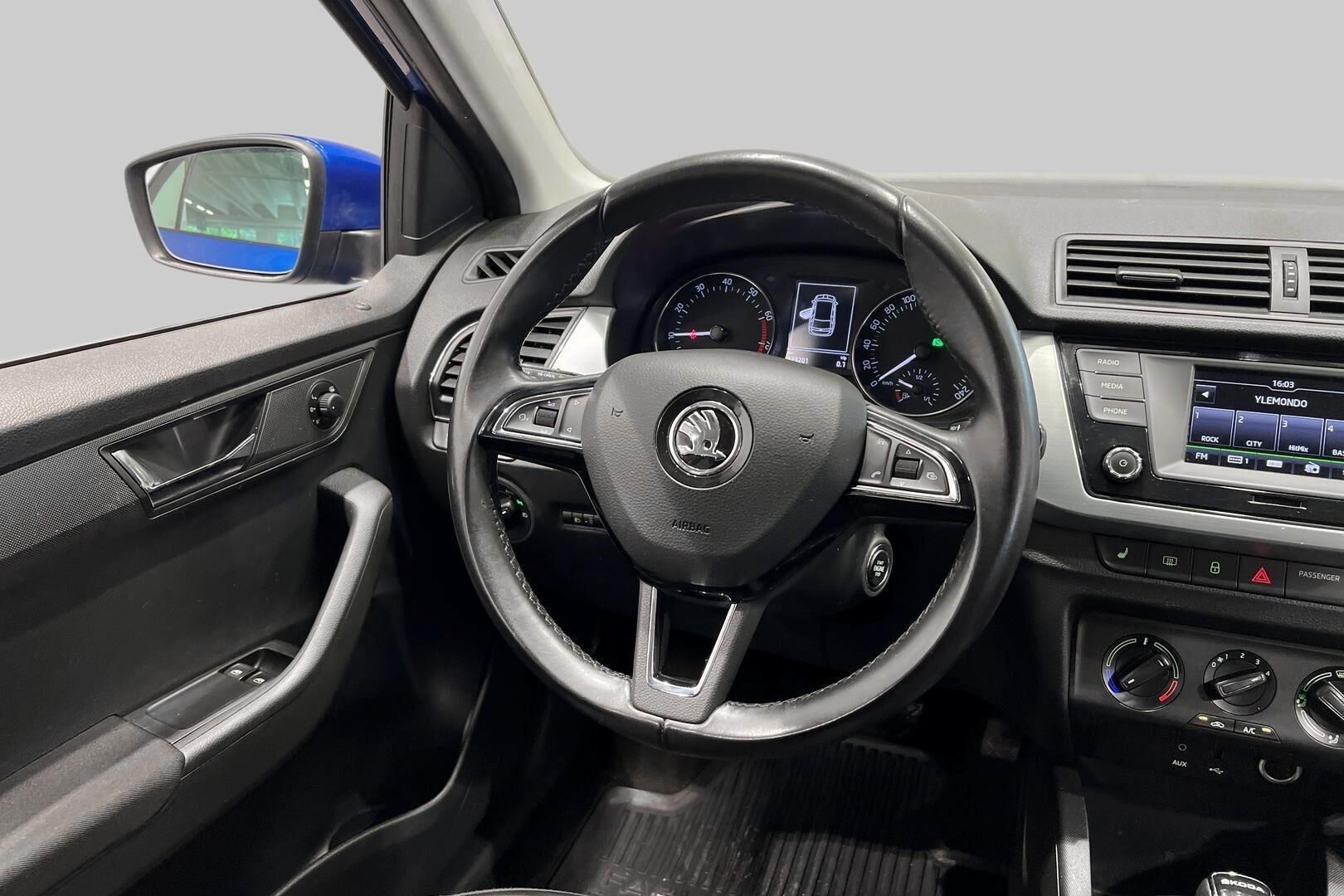 Skoda Fabia iso kuva 22