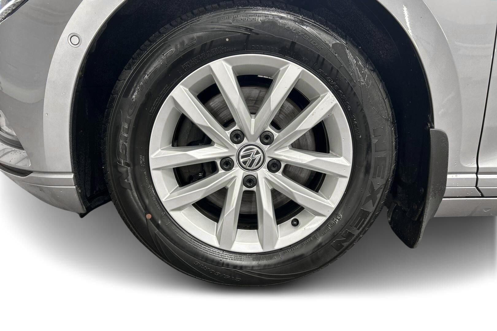 Volkswagen Passat iso kuva 18