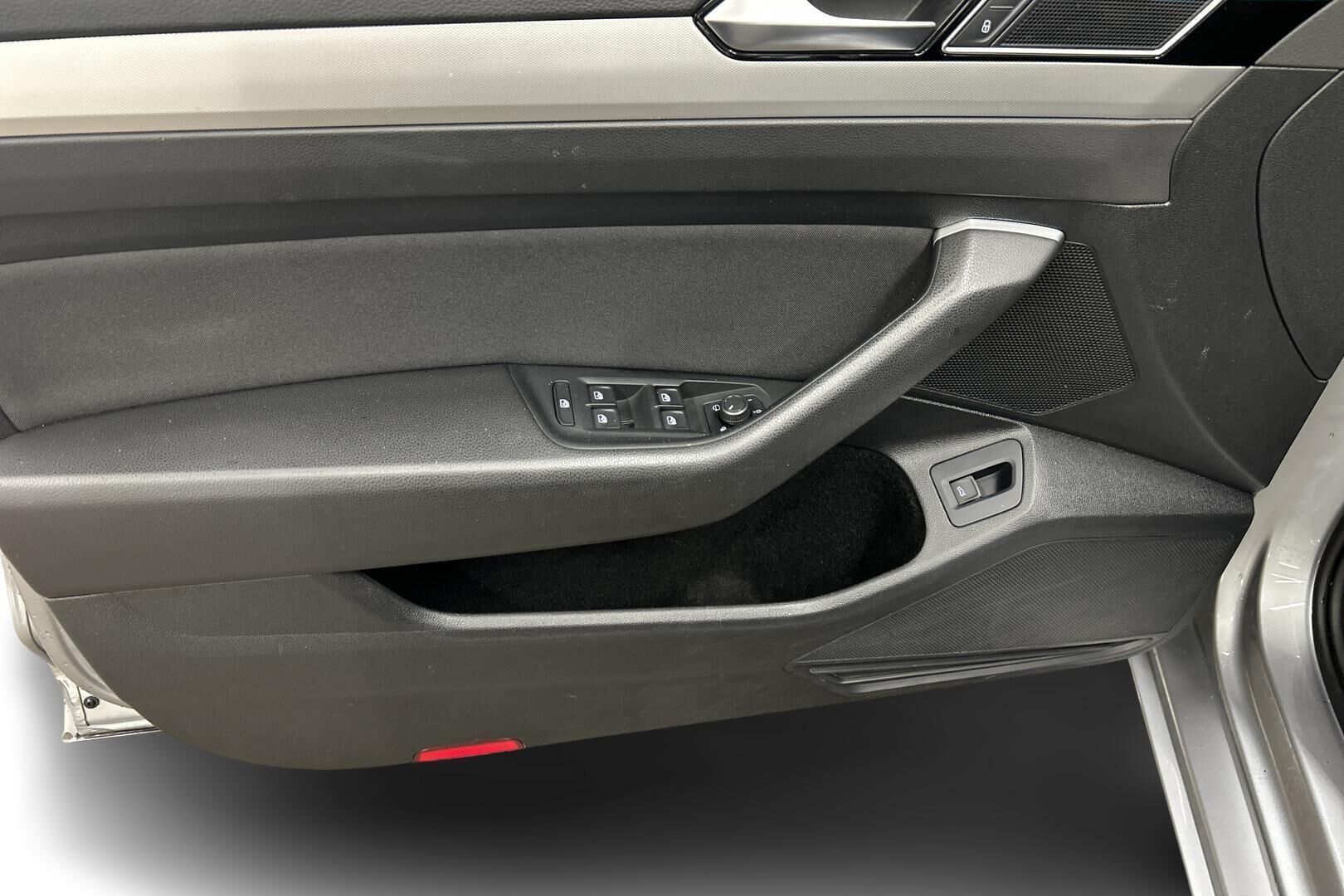 Volkswagen Passat iso kuva 19