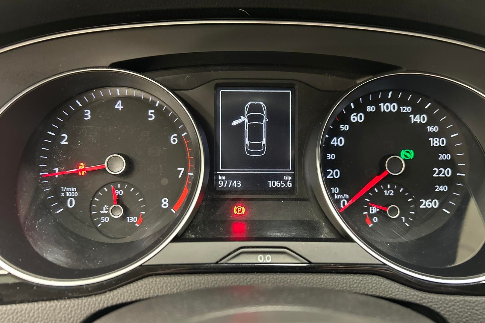 Volkswagen Passat iso kuva 9