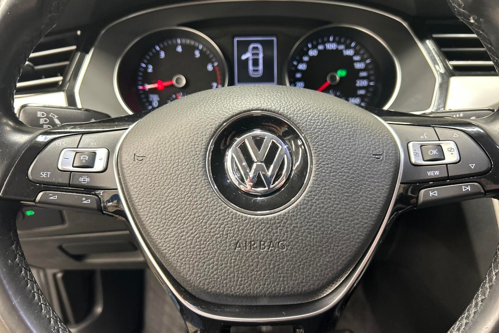 Volkswagen Passat iso kuva 21