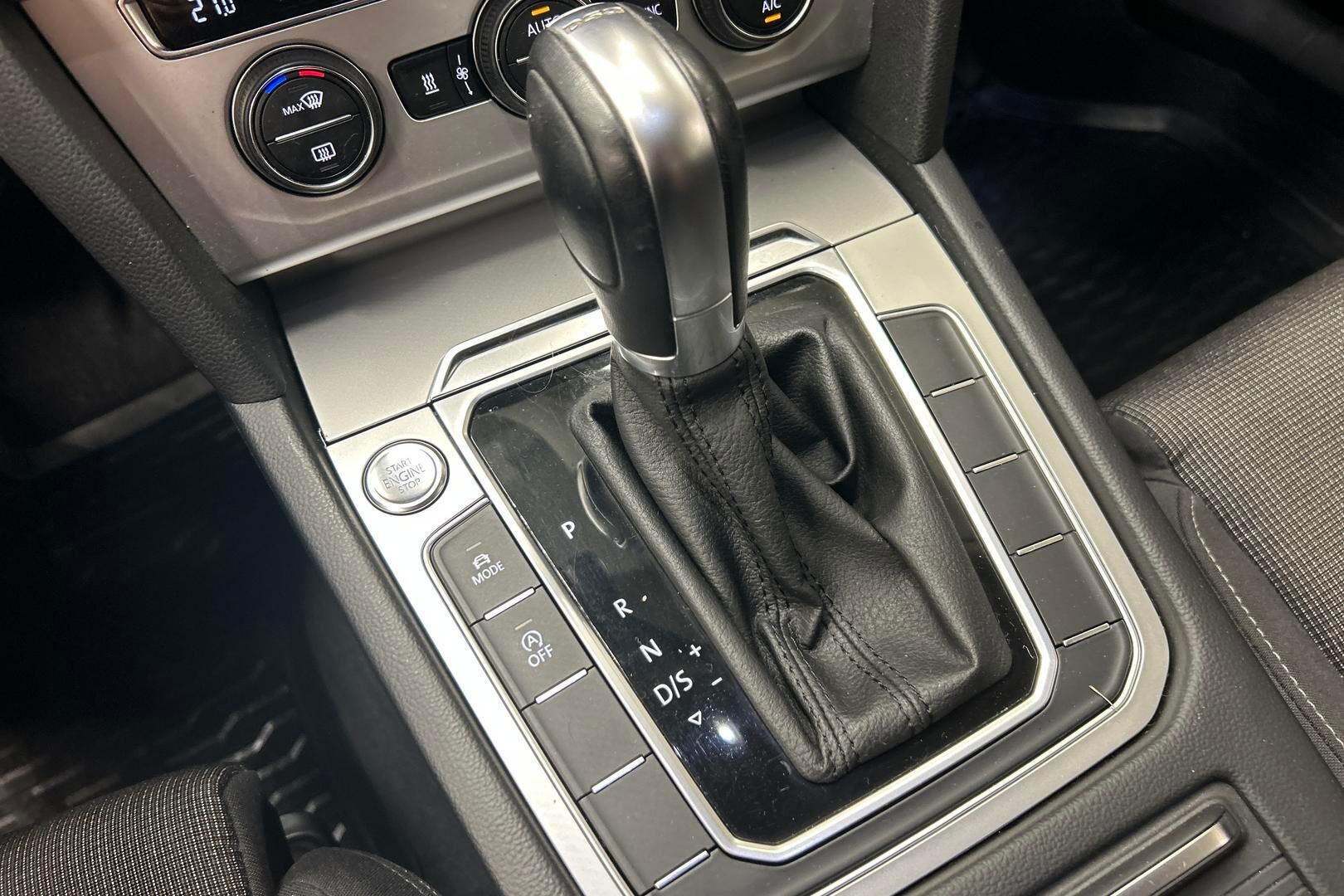 Volkswagen Passat iso kuva 24
