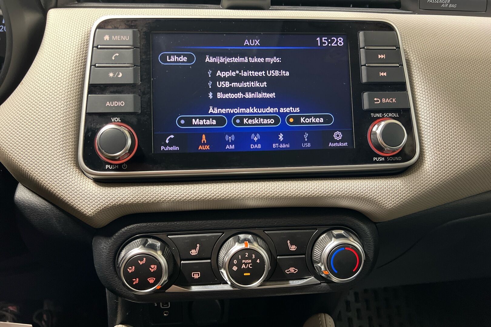 Nissan Micra iso kuva 12