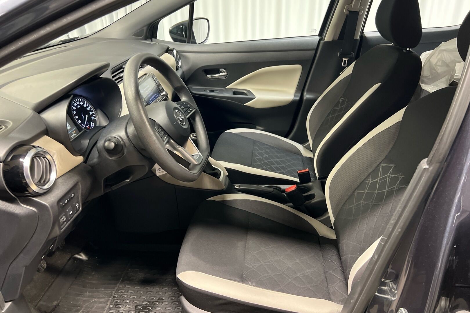 Nissan Micra iso kuva 4