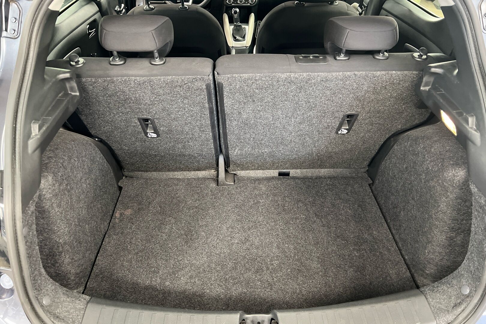 Nissan Micra iso kuva 6