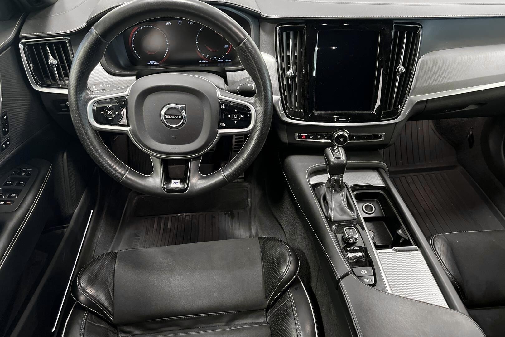 Volvo V90 iso kuva 11