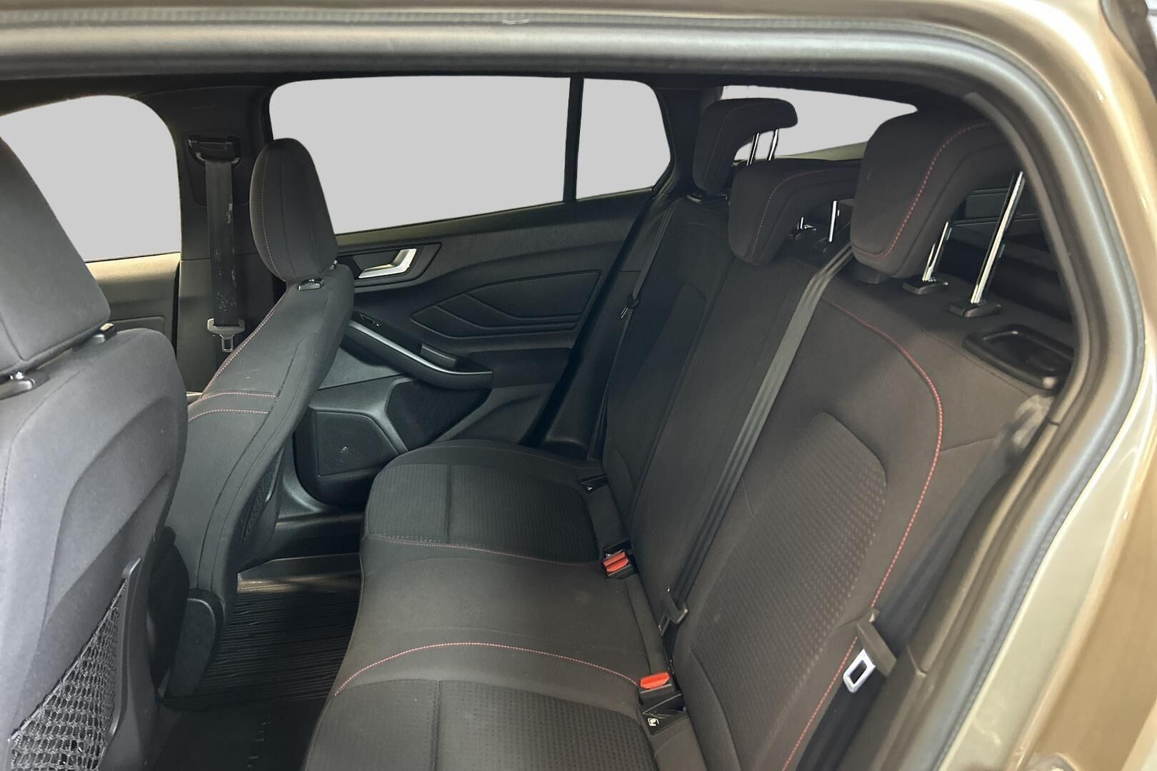 Ford Focus iso kuva 6