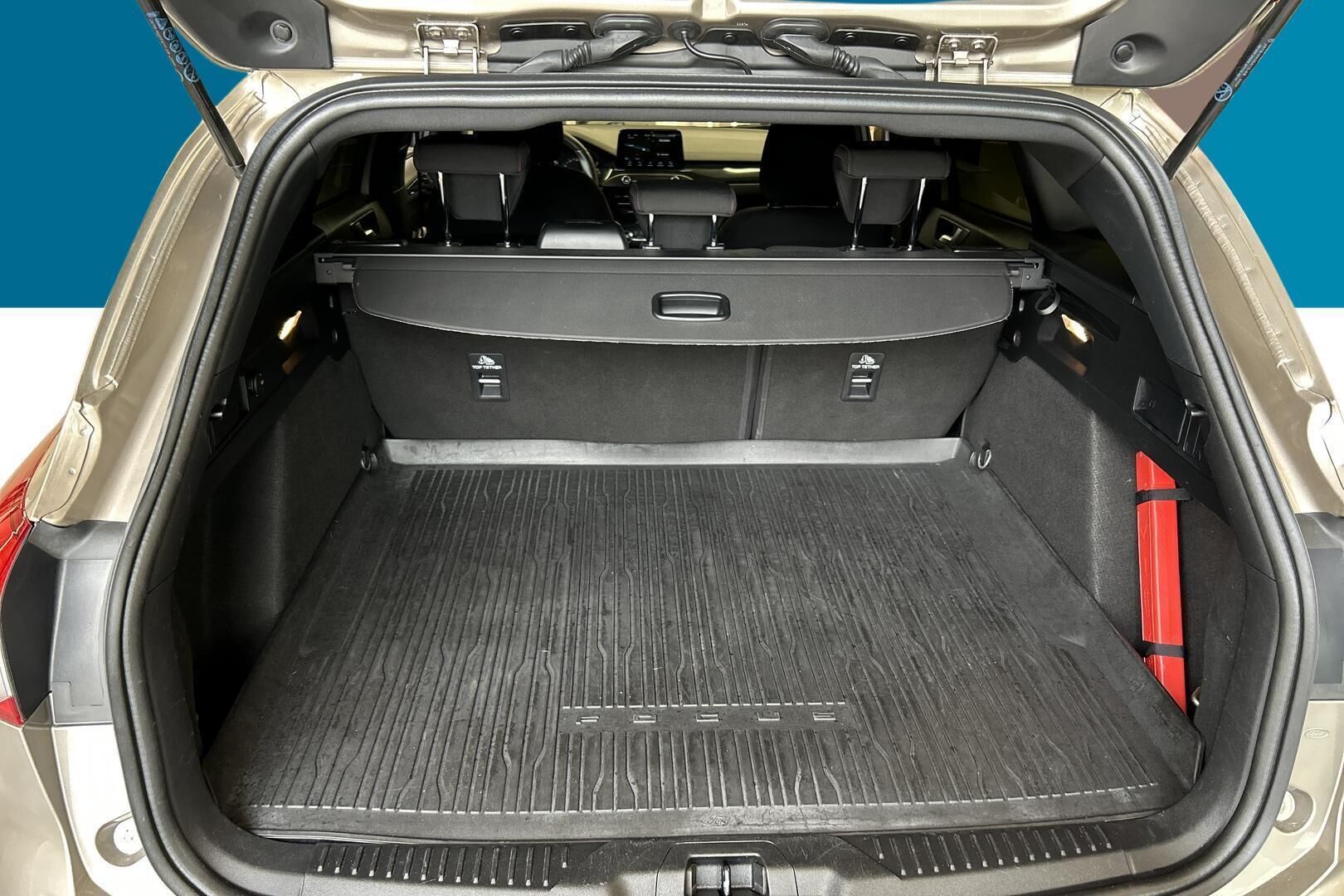 Ford Focus iso kuva 8