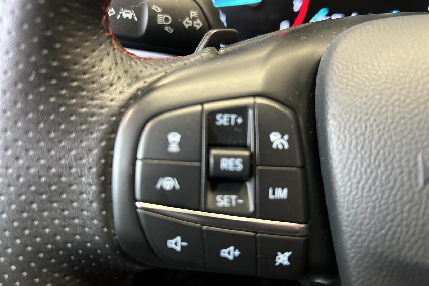 Ford Focus iso kuva 15