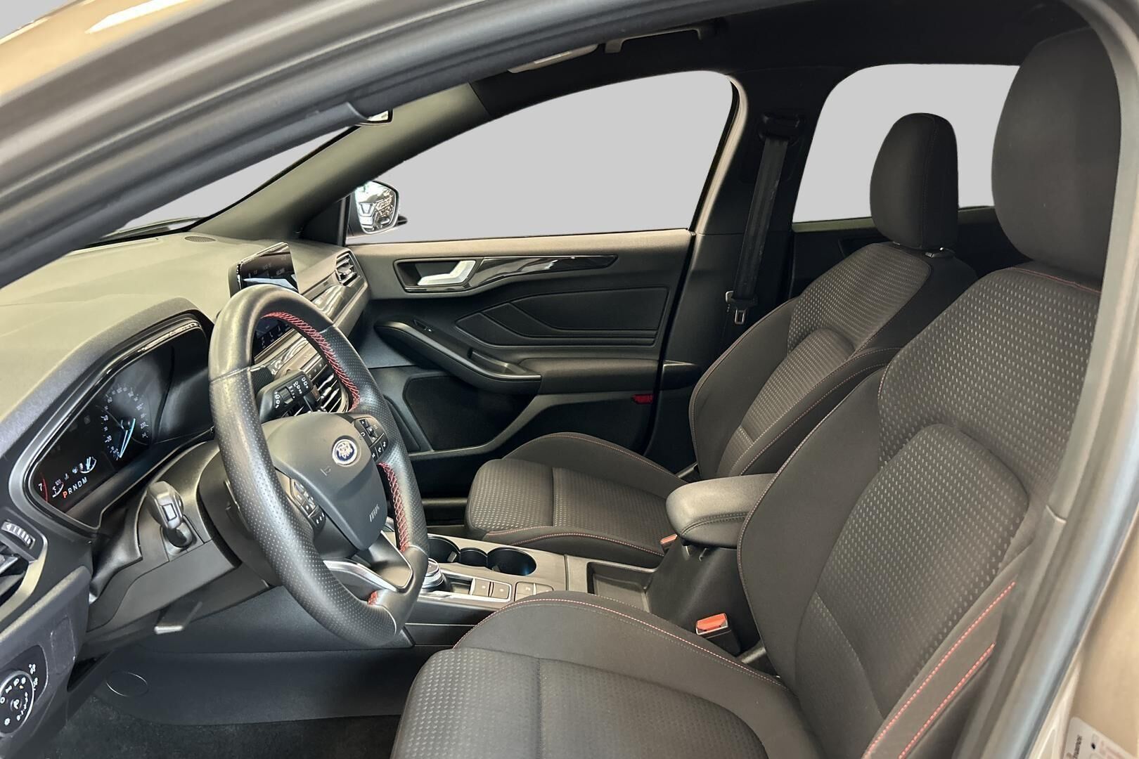 Ford Focus iso kuva 5