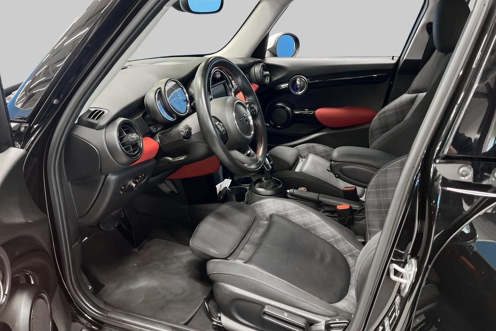 MINI Hatchback iso kuva 6
