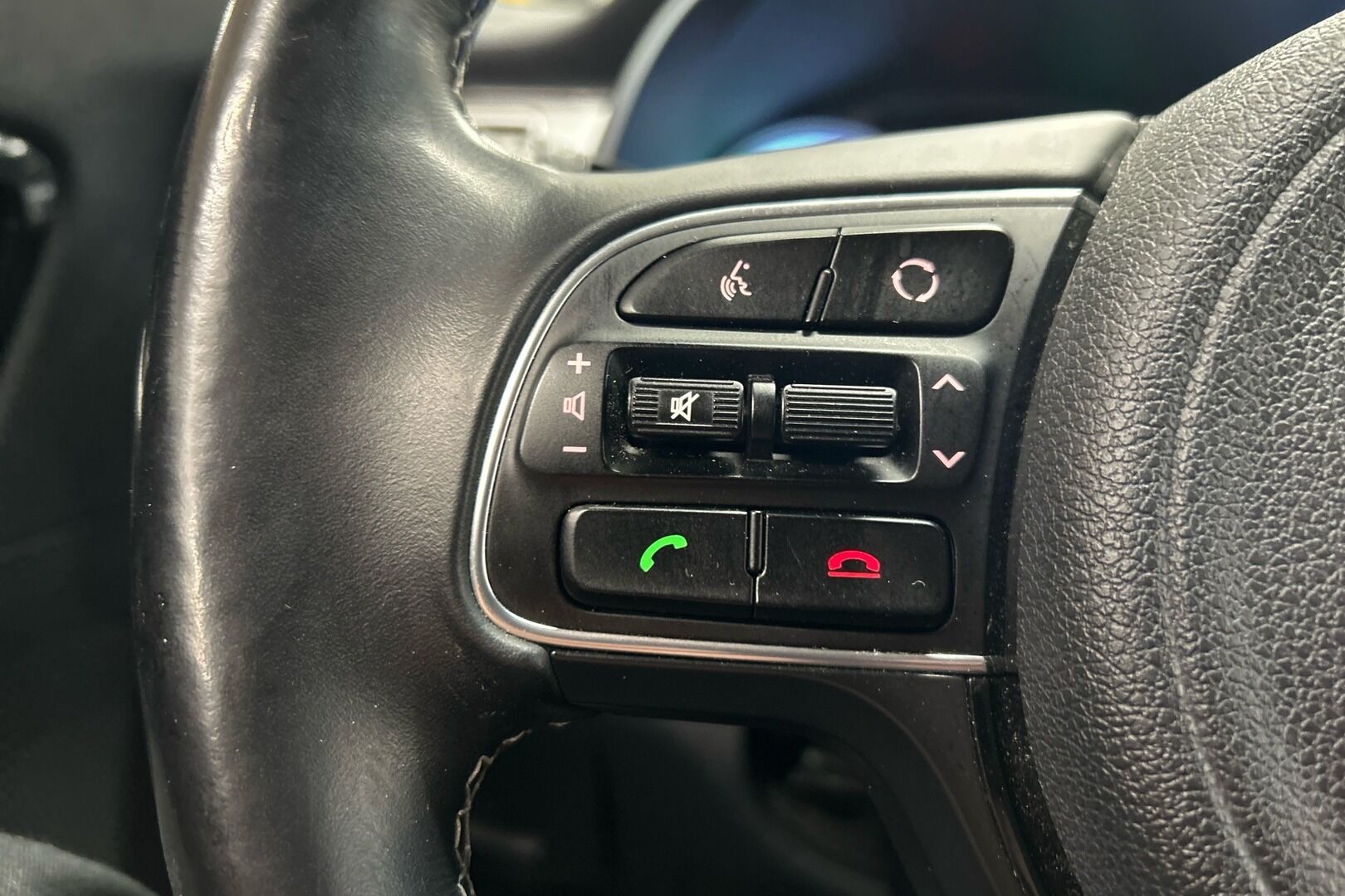 Kia Niro iso kuva 12