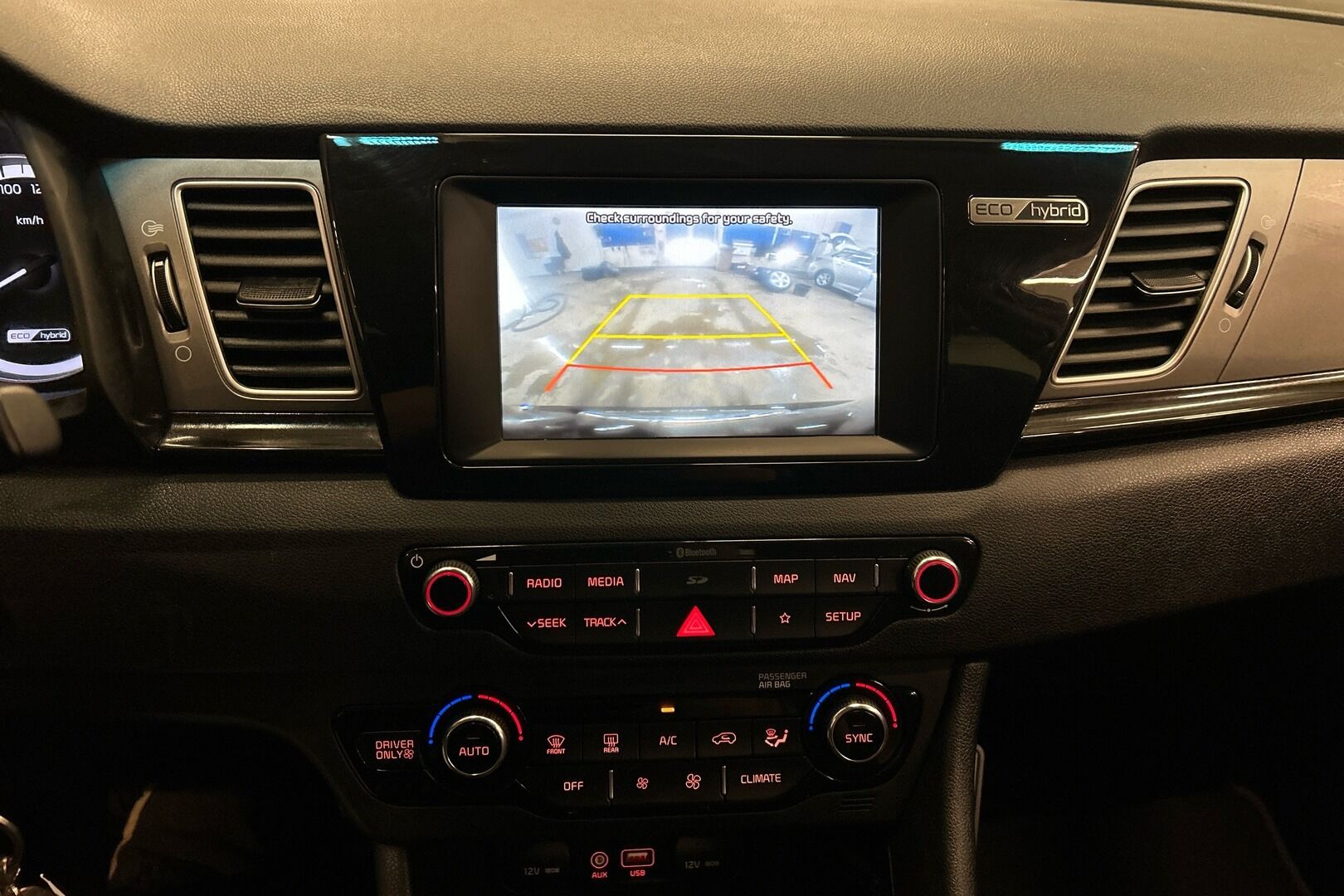 Kia Niro iso kuva 15