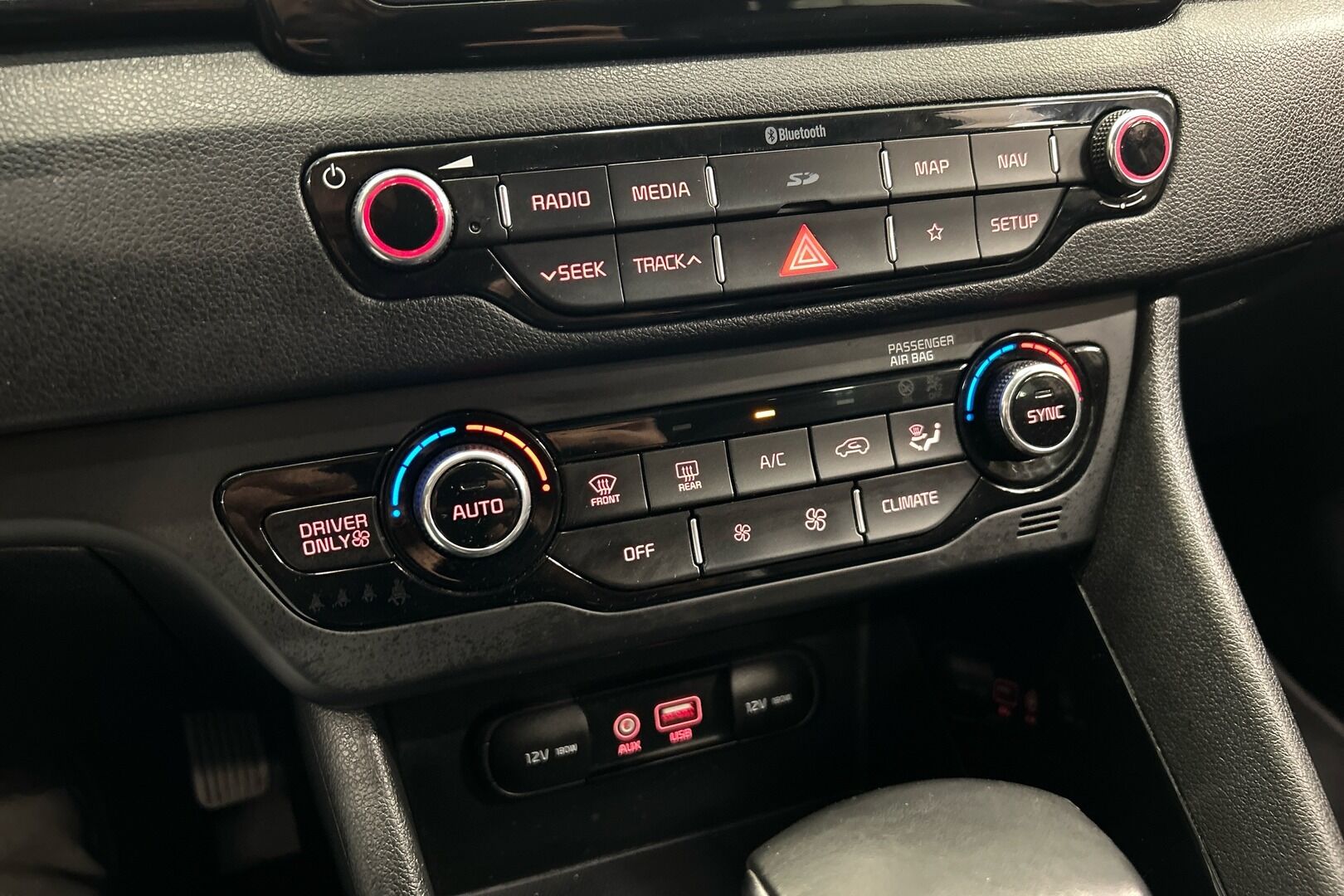 Kia Niro iso kuva 16