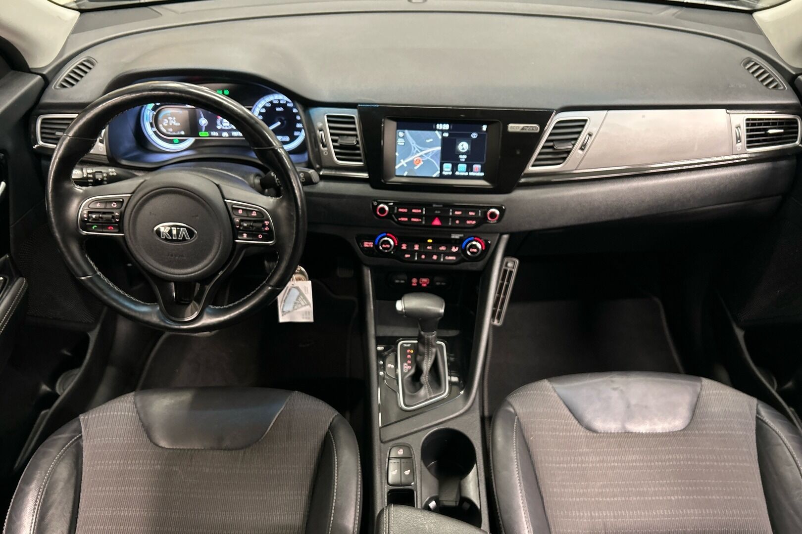 Kia Niro iso kuva 6