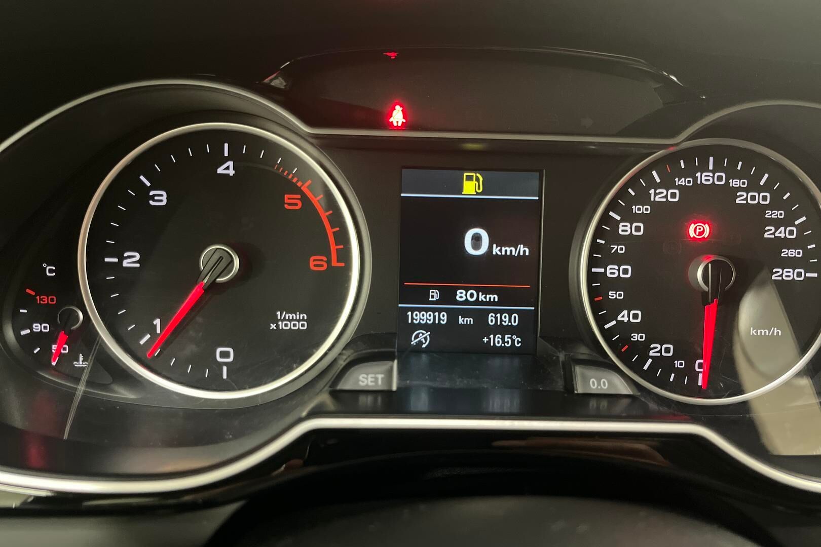 Audi A4 iso kuva 15