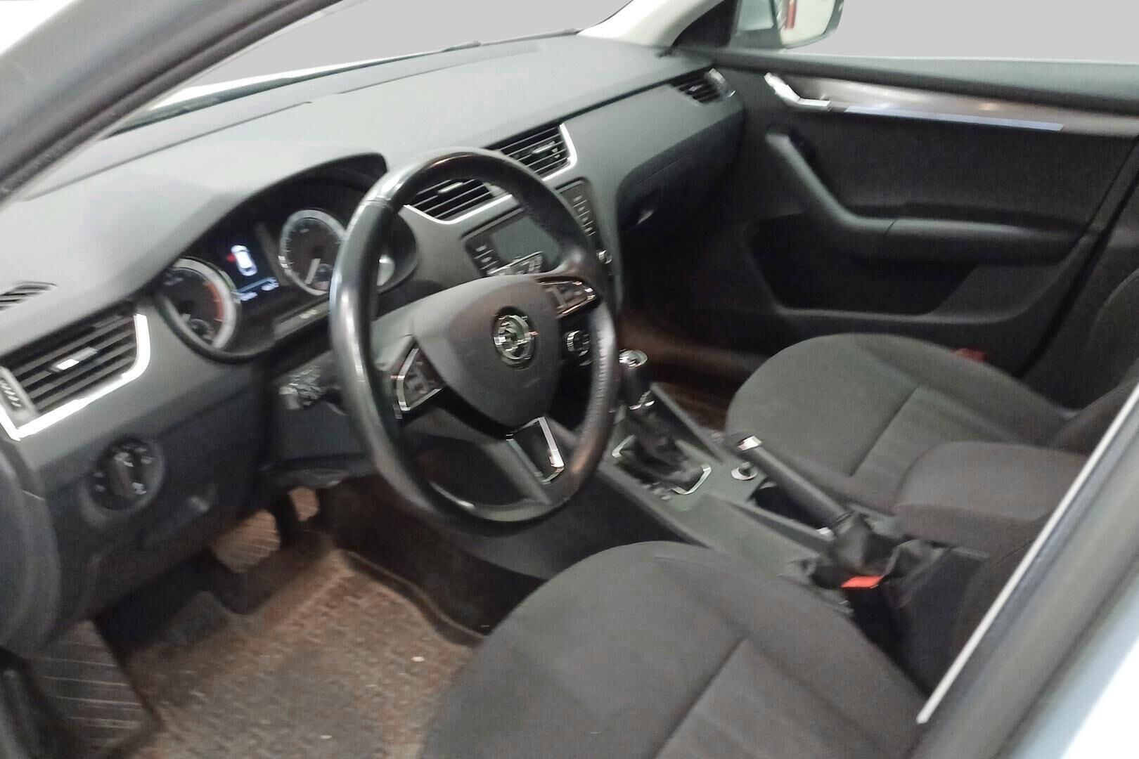 Skoda Octavia iso kuva 1
