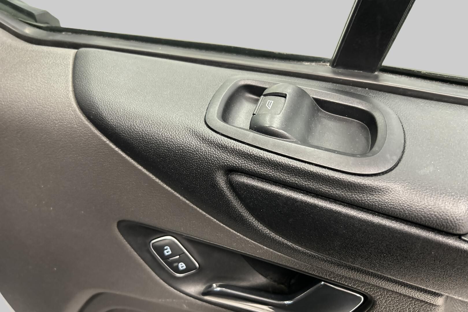 Ford Transit Custom iso kuva 15