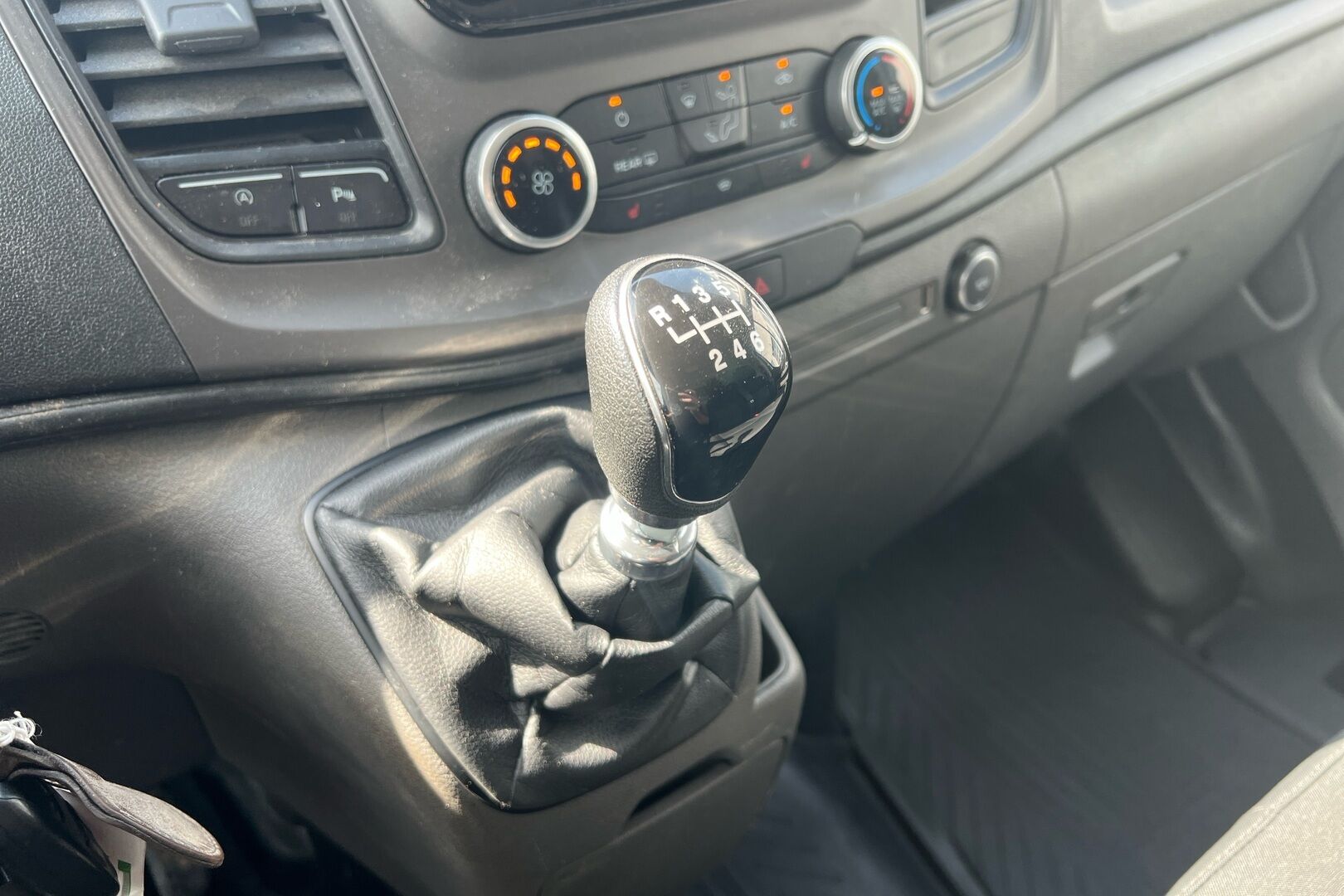 Ford Transit Custom iso kuva 13