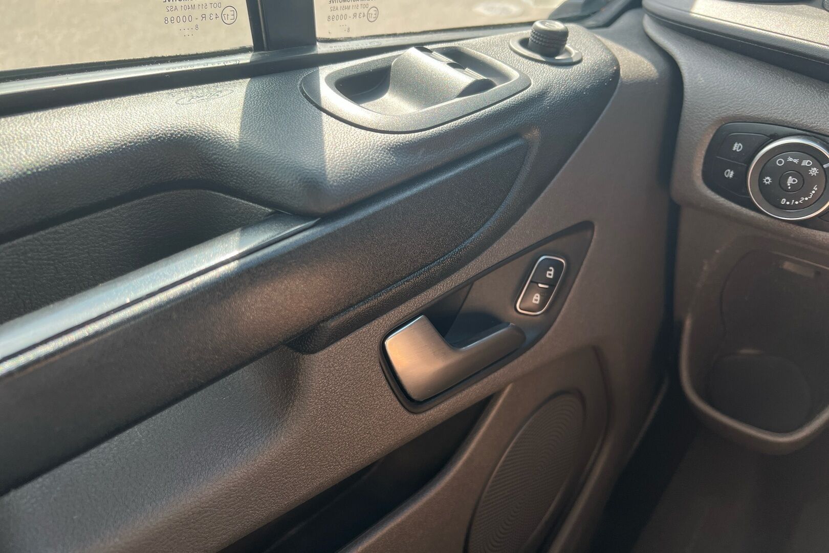 Ford Transit Custom iso kuva 15