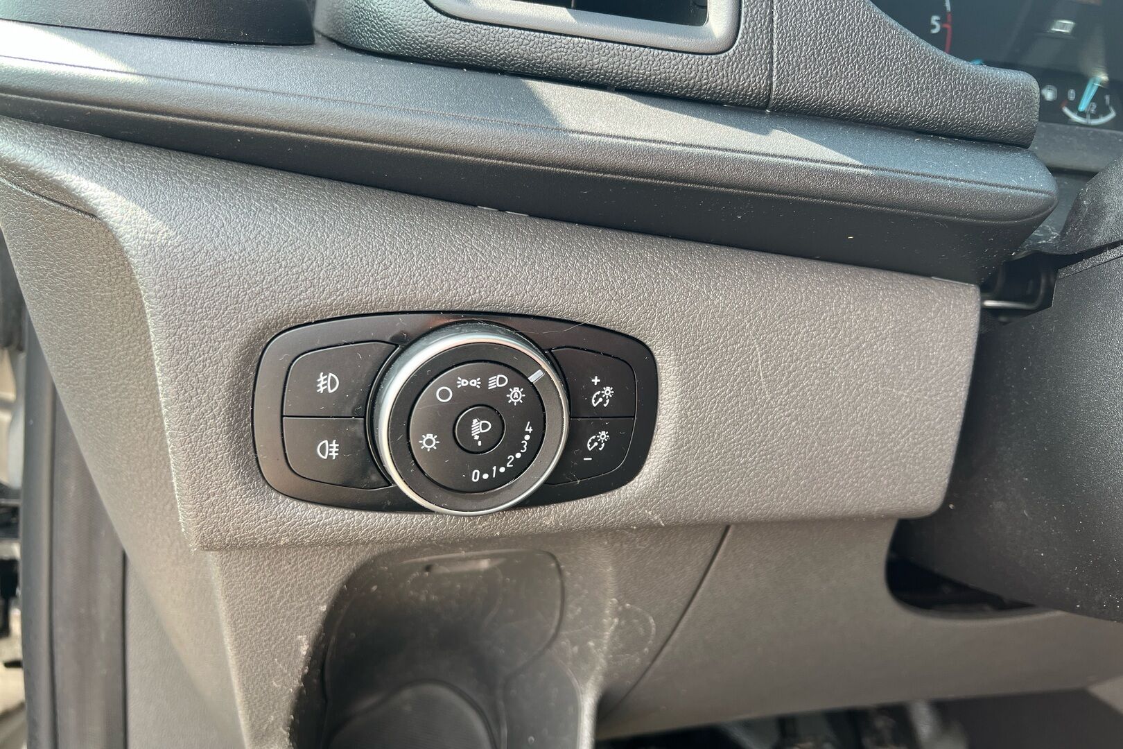 Ford Transit Custom iso kuva 16
