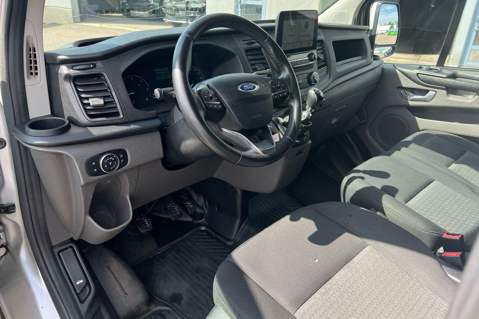 Ford Transit Custom iso kuva 6