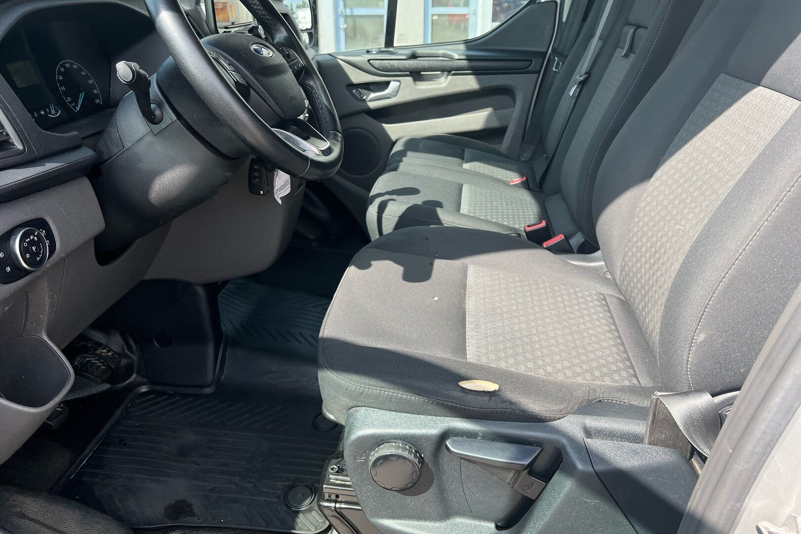 Ford Transit Custom iso kuva 7