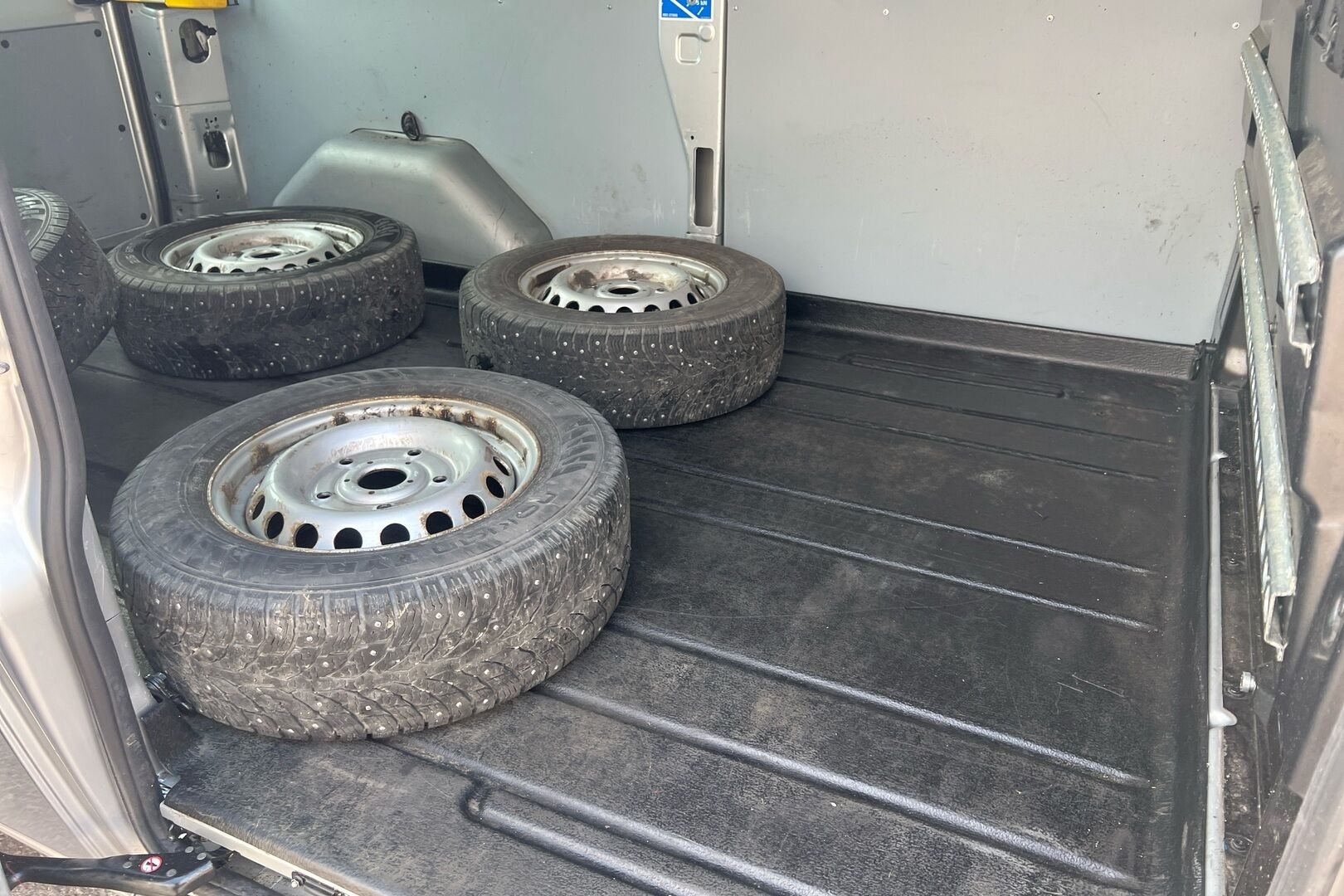 Ford Transit Custom iso kuva 8
