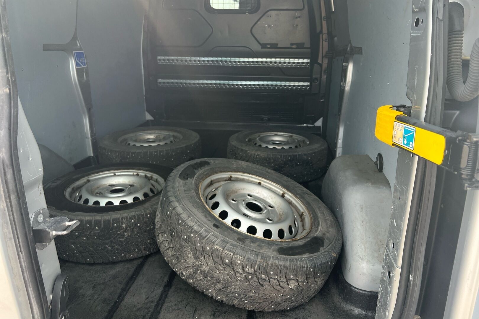 Ford Transit Custom iso kuva 17