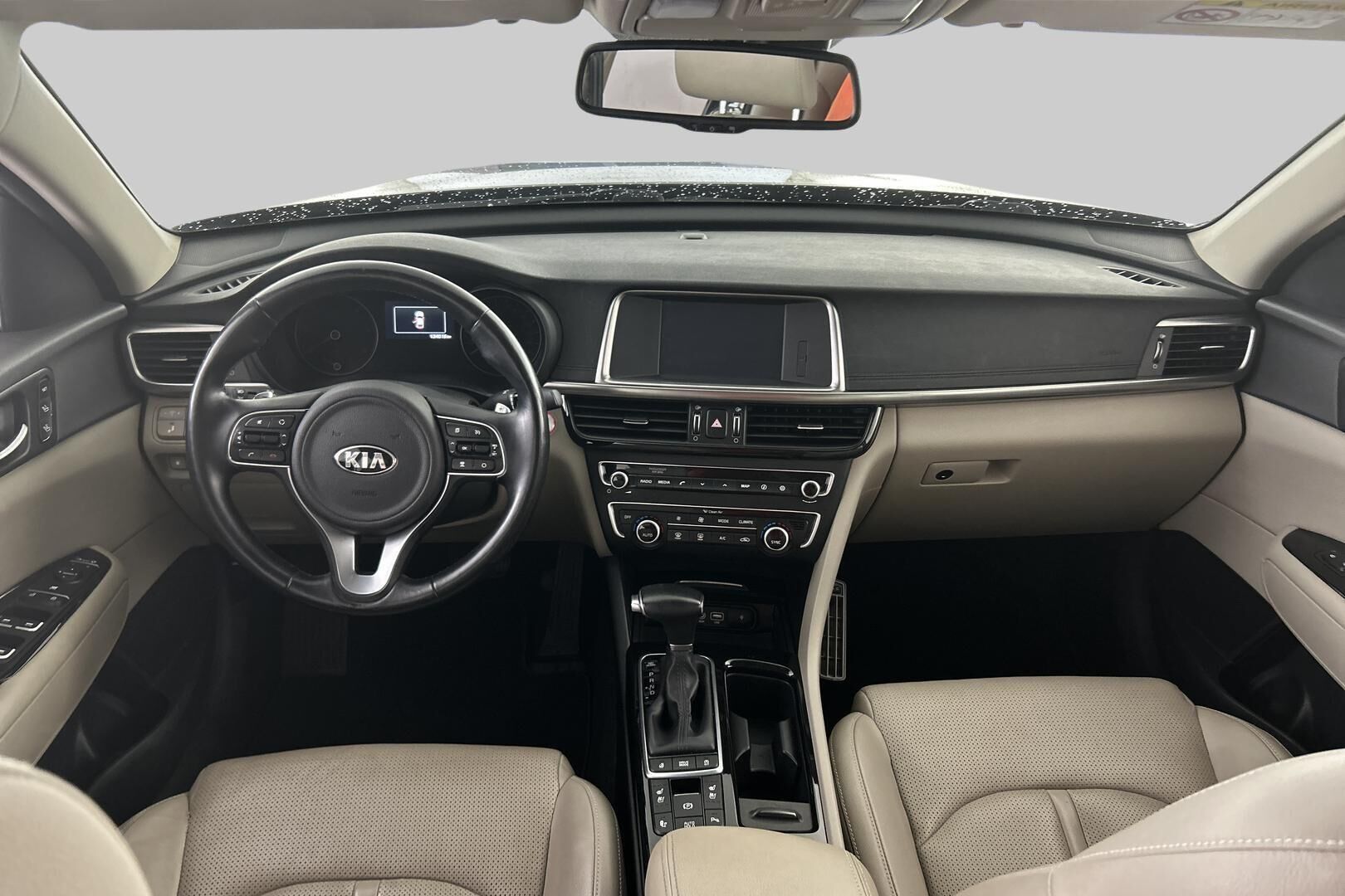 Kia Optima iso kuva 11