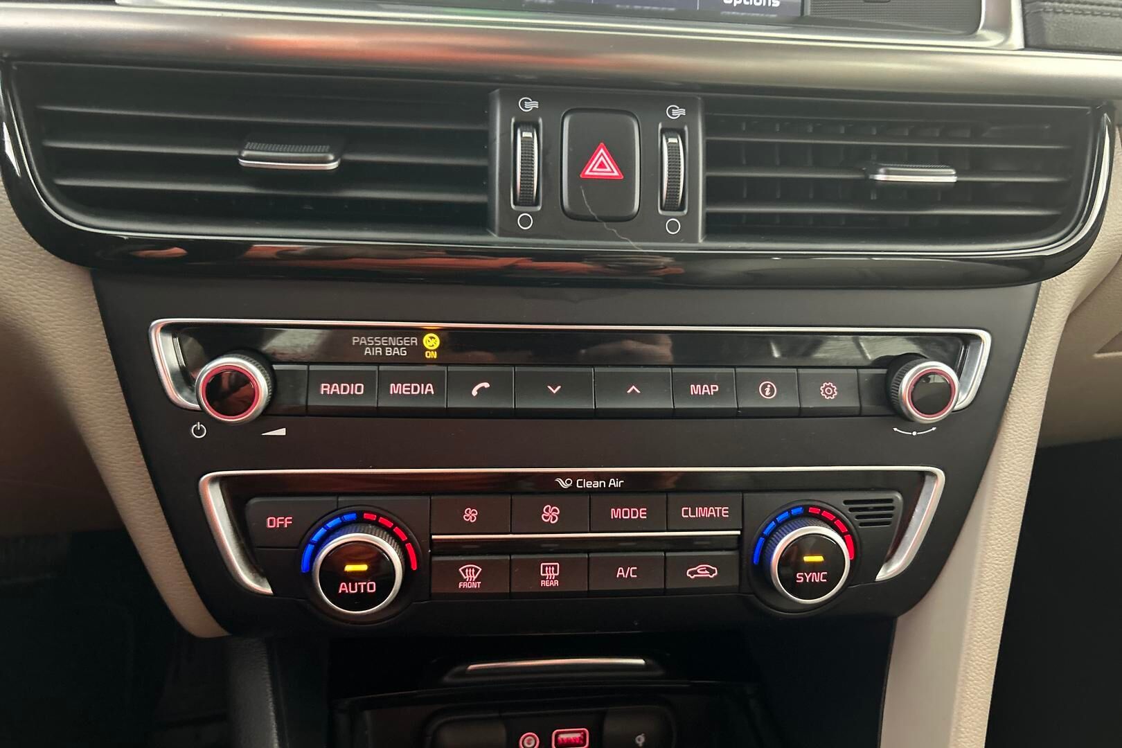 Kia Optima iso kuva 18