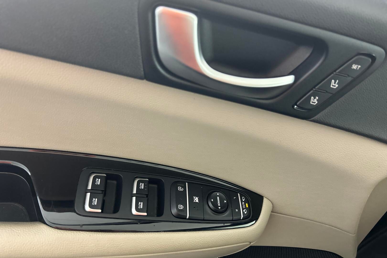 Kia Optima iso kuva 24