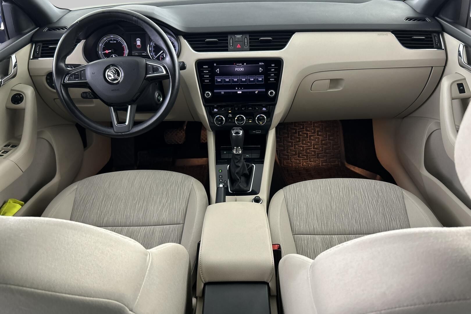 Skoda Octavia iso kuva 11