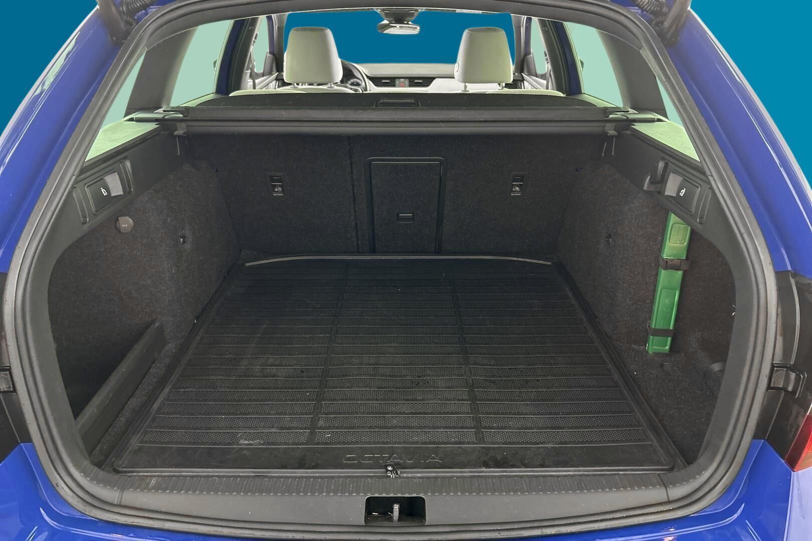 Skoda Octavia iso kuva 12